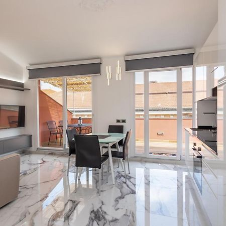 Casa Vacanza " La Rosa " Imperia Liguria Bagian luar foto