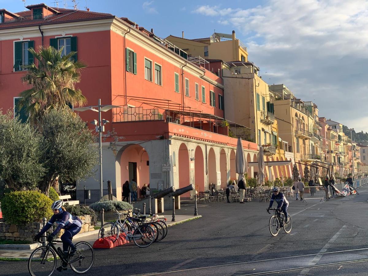 Casa Vacanza " La Rosa " Imperia Liguria Bagian luar foto