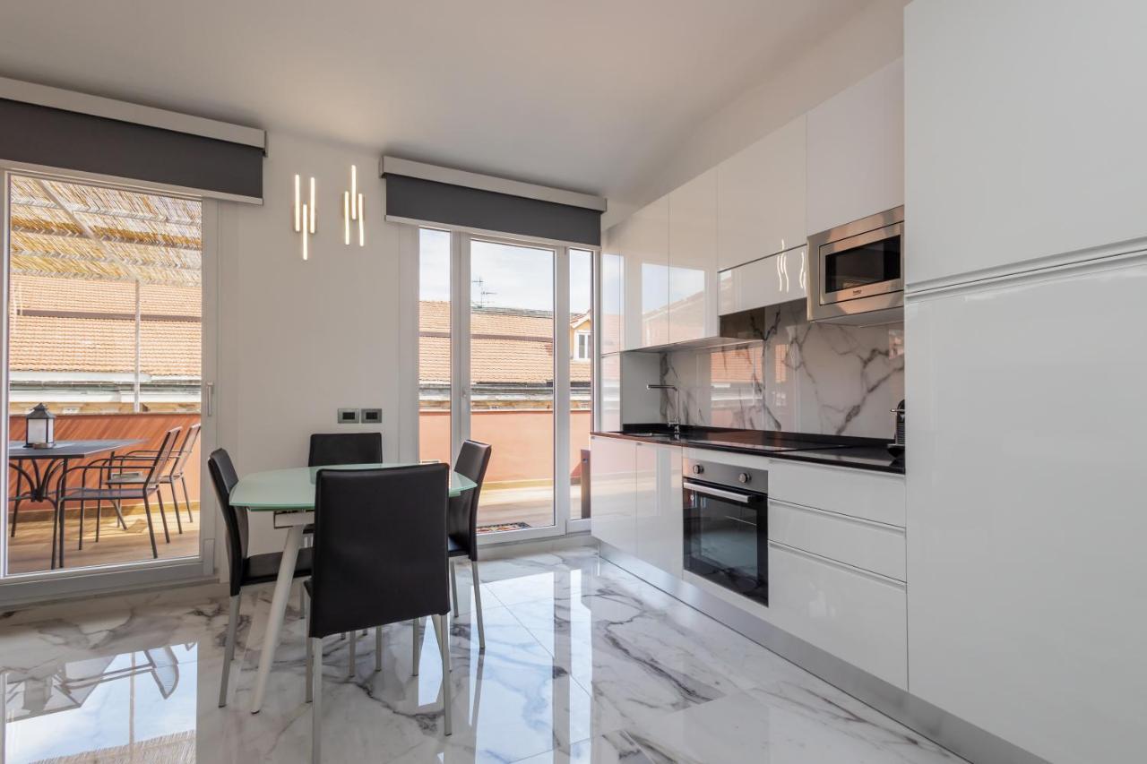 Casa Vacanza " La Rosa " Imperia Liguria Bagian luar foto