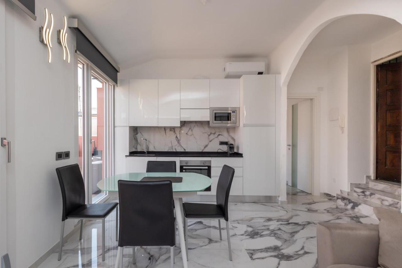 Casa Vacanza " La Rosa " Imperia Liguria Bagian luar foto