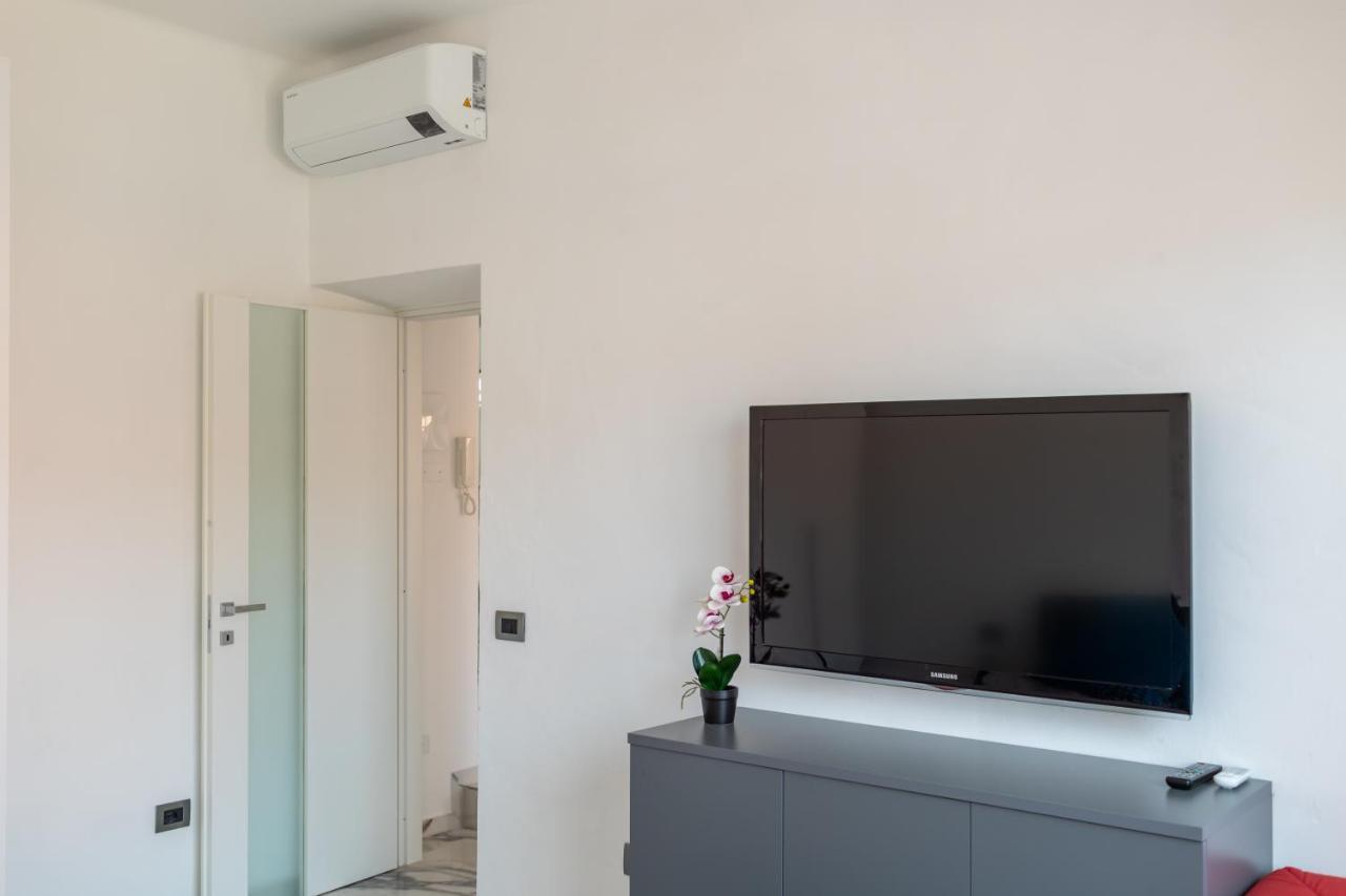 Casa Vacanza " La Rosa " Imperia Liguria Bagian luar foto