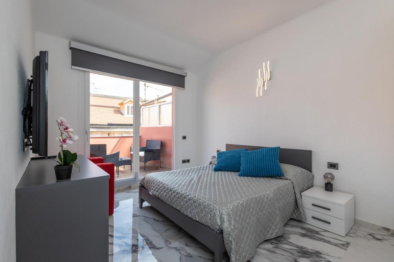 Casa Vacanza " La Rosa " Imperia Liguria Bagian luar foto