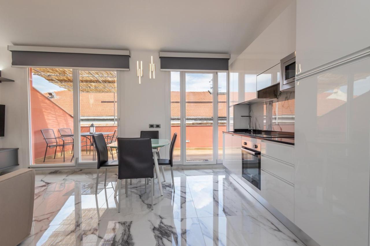 Casa Vacanza " La Rosa " Imperia Liguria Bagian luar foto