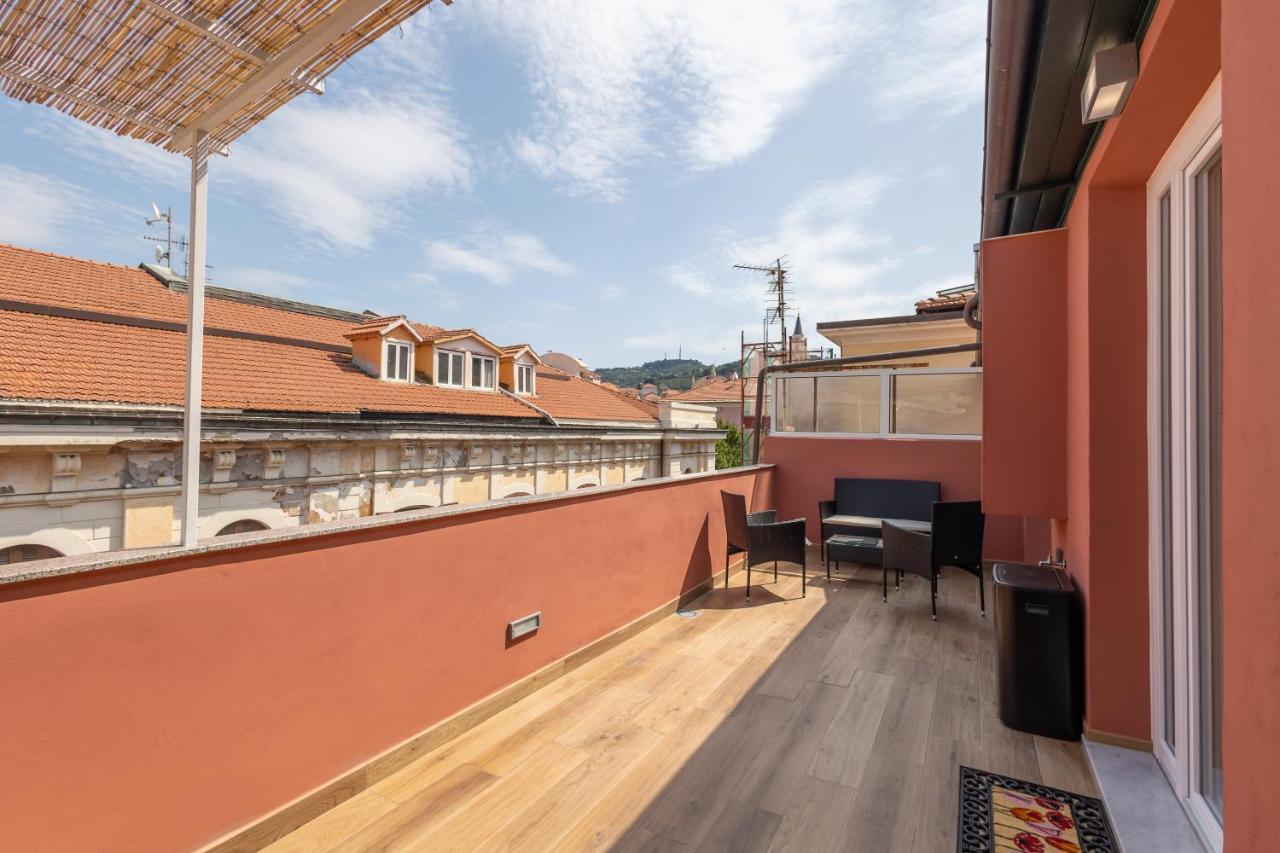 Casa Vacanza " La Rosa " Imperia Liguria Bagian luar foto